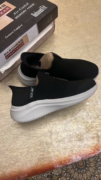 Skechers