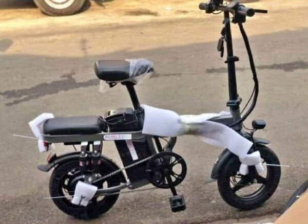 Vélo électrique compact pliant