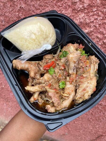 Patte de poulet avec attieké