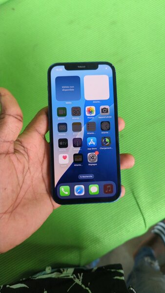 iPhone 12 simple
