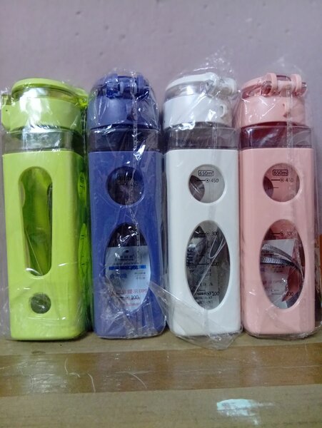Bouteille en verre à infuseur