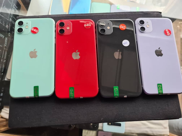 IPHONE 11 CASI NEUF