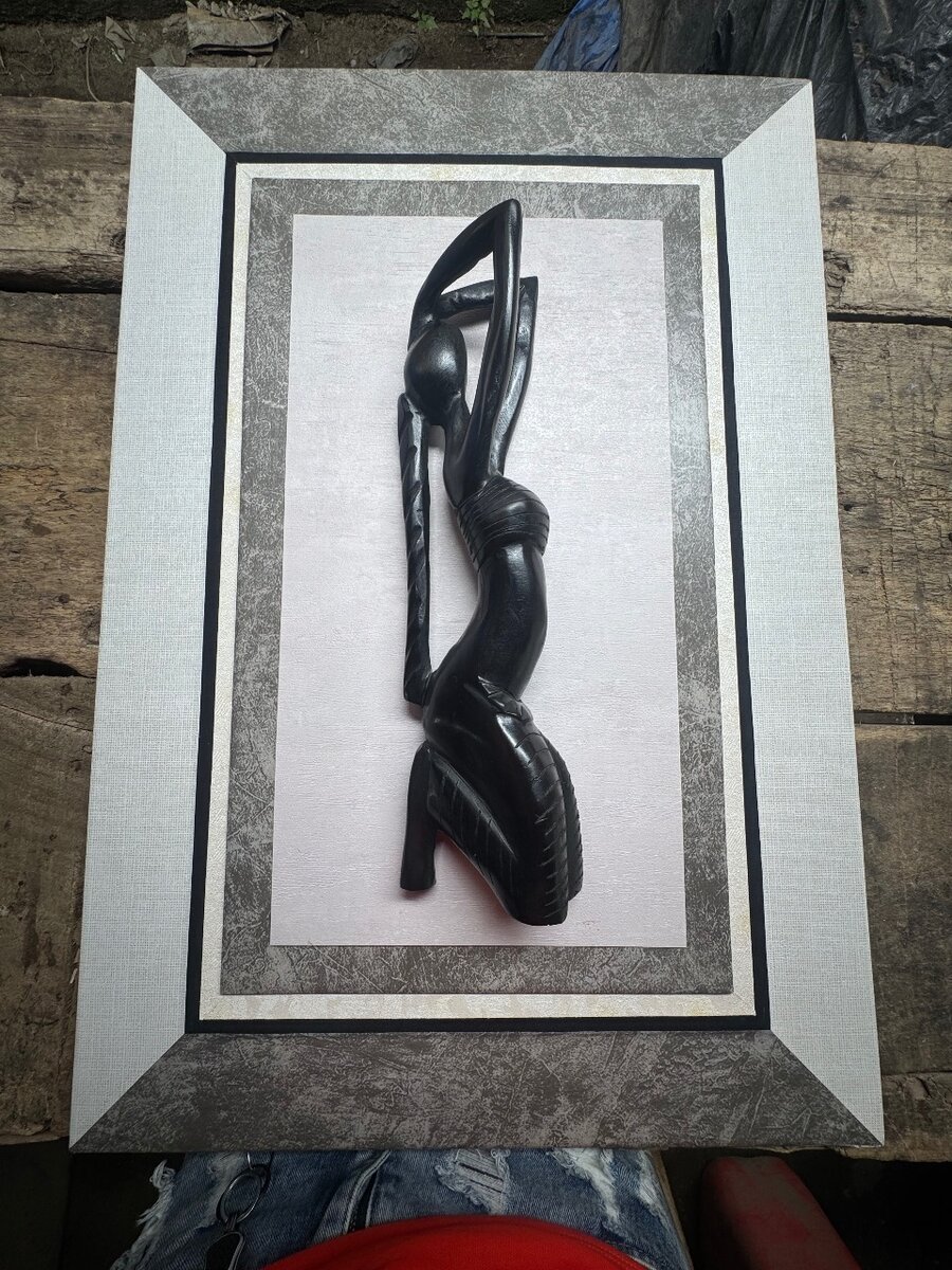 Sculpture murale en bois