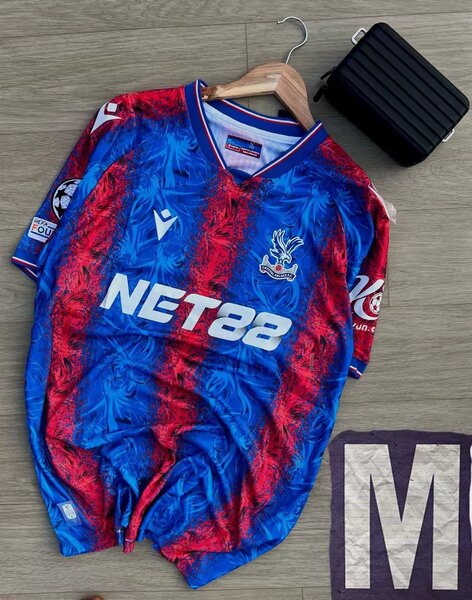 Maillot de foot bleu rouge