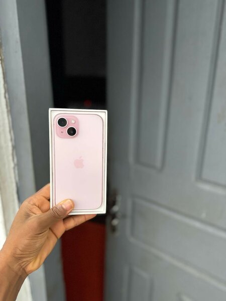 iPhone 15 simple