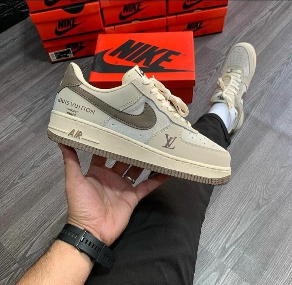 Nike Air force 1. Luis Vuitton