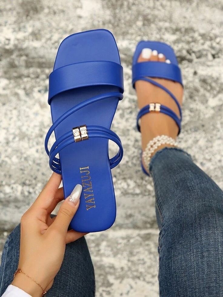 LADIES SLIPPERS