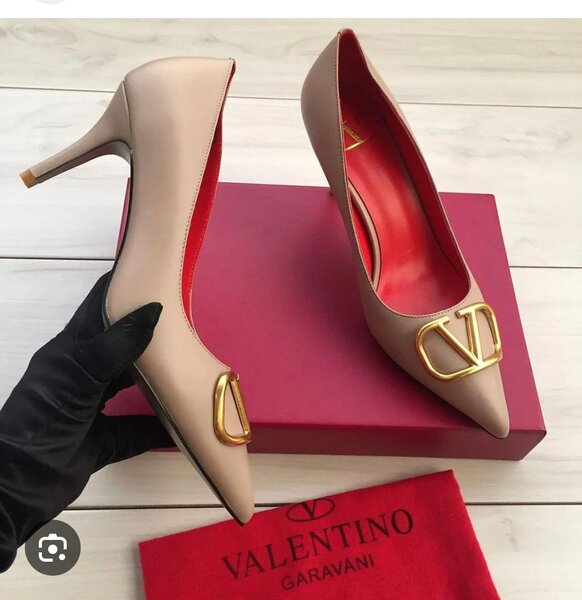 Ladies shoes
