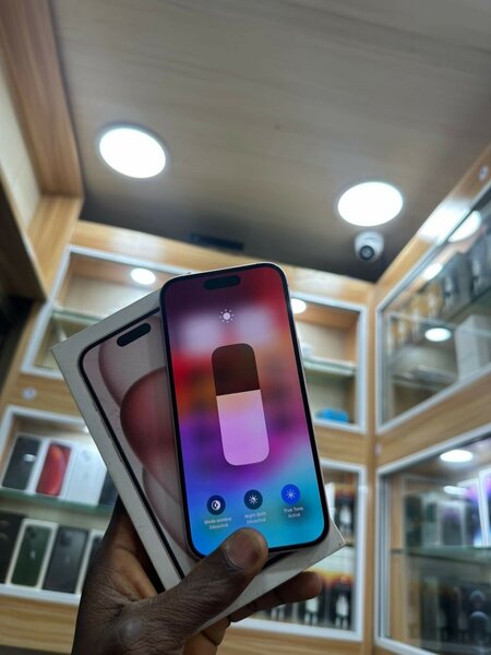 iPhone 15 simple