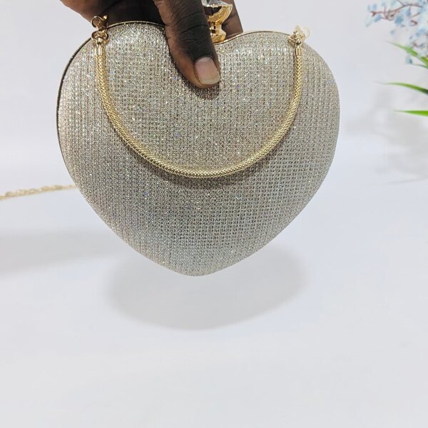 Heart-shaped clutch