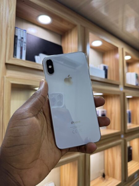 IPHONE X 64Go