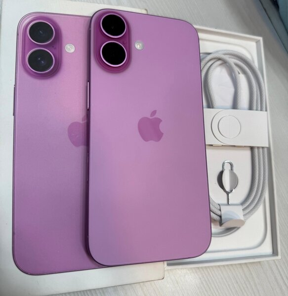 iPhone 16 simple
