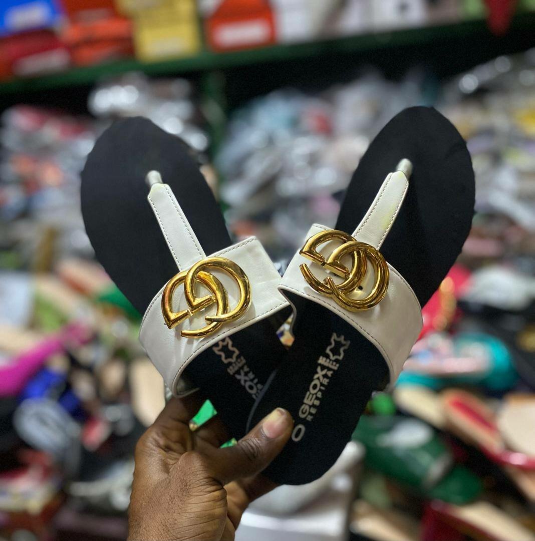 Ladies slippers