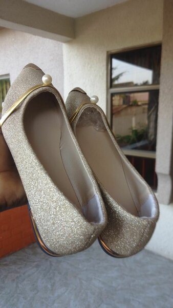 Flat shoe