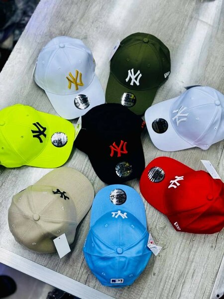 Caps