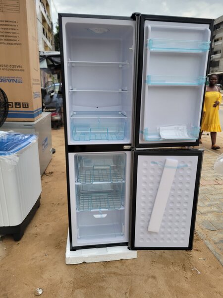 Réfrigérateur moderne inox