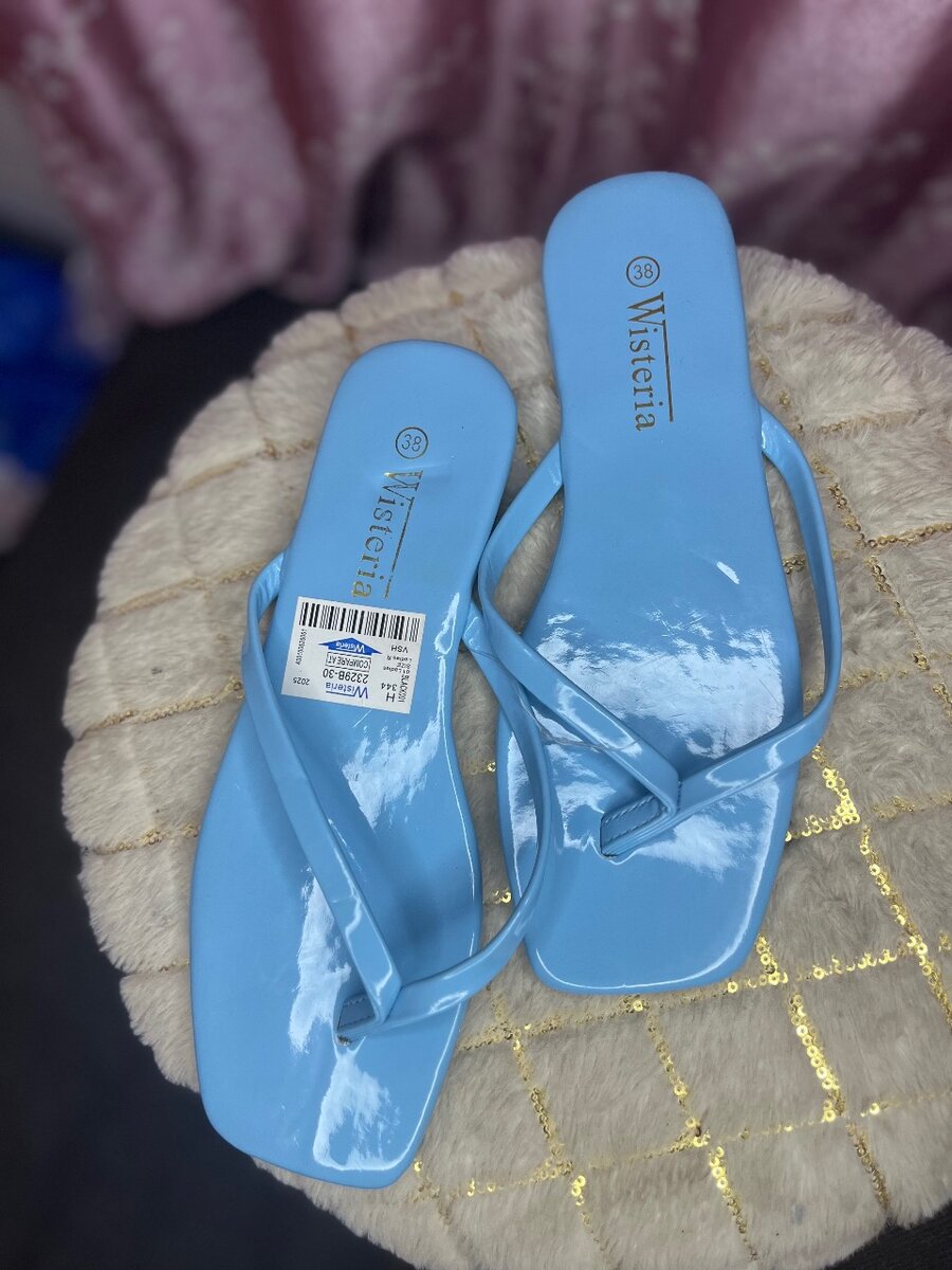 Tongs élégants Wisteria