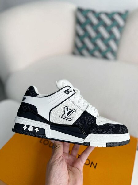 LOUIS VUITTON CLASSIC