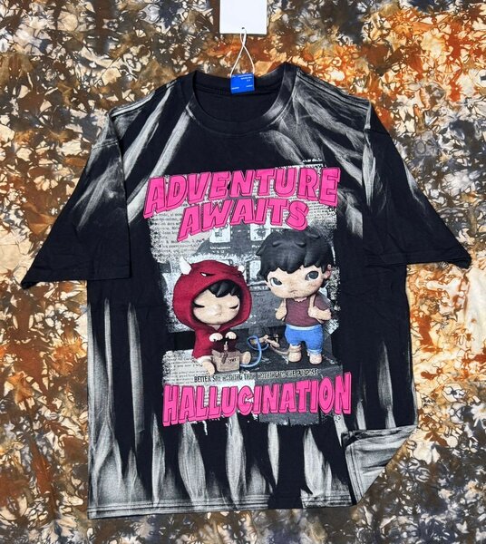 T-shirt graphique coloré