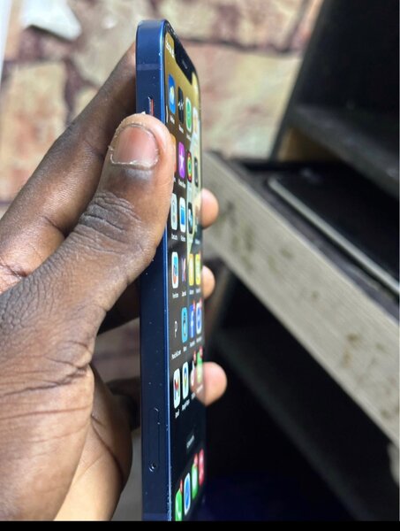 iPhone 12 simple