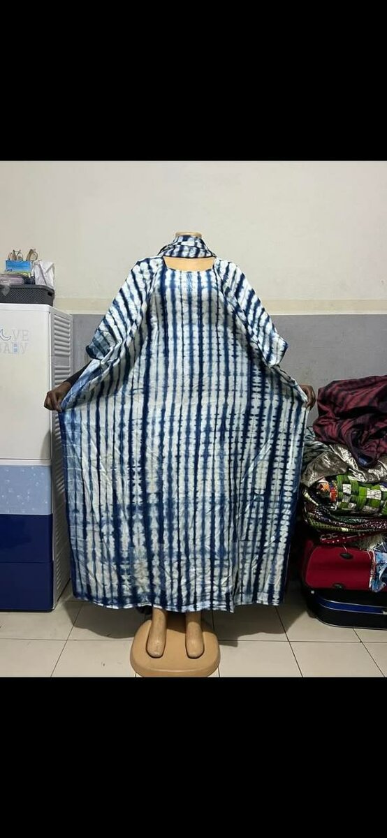 Robe disponible a 9000fr