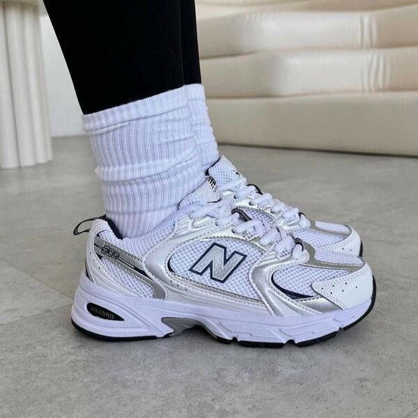Chaussures de sport blanches tendance
