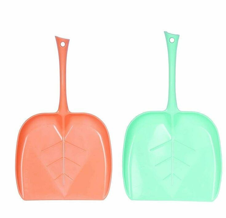 Pelle à poussière colorée