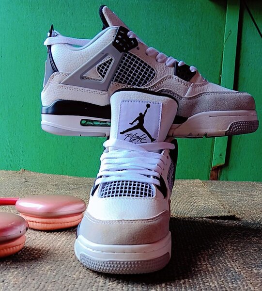 Jordan 4