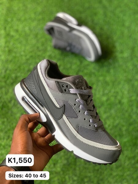 NIKE AIR MAX