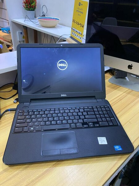 Dell INSPIRON 15
