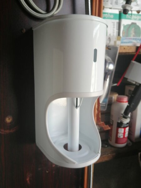 Tissue holder