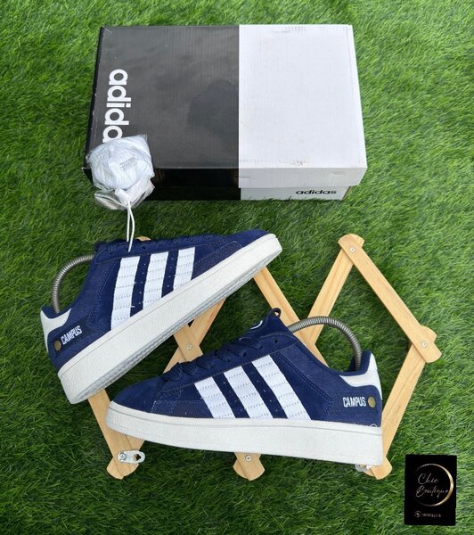 Basket Adidas avec carton