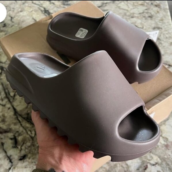 YEEZY SLIDES