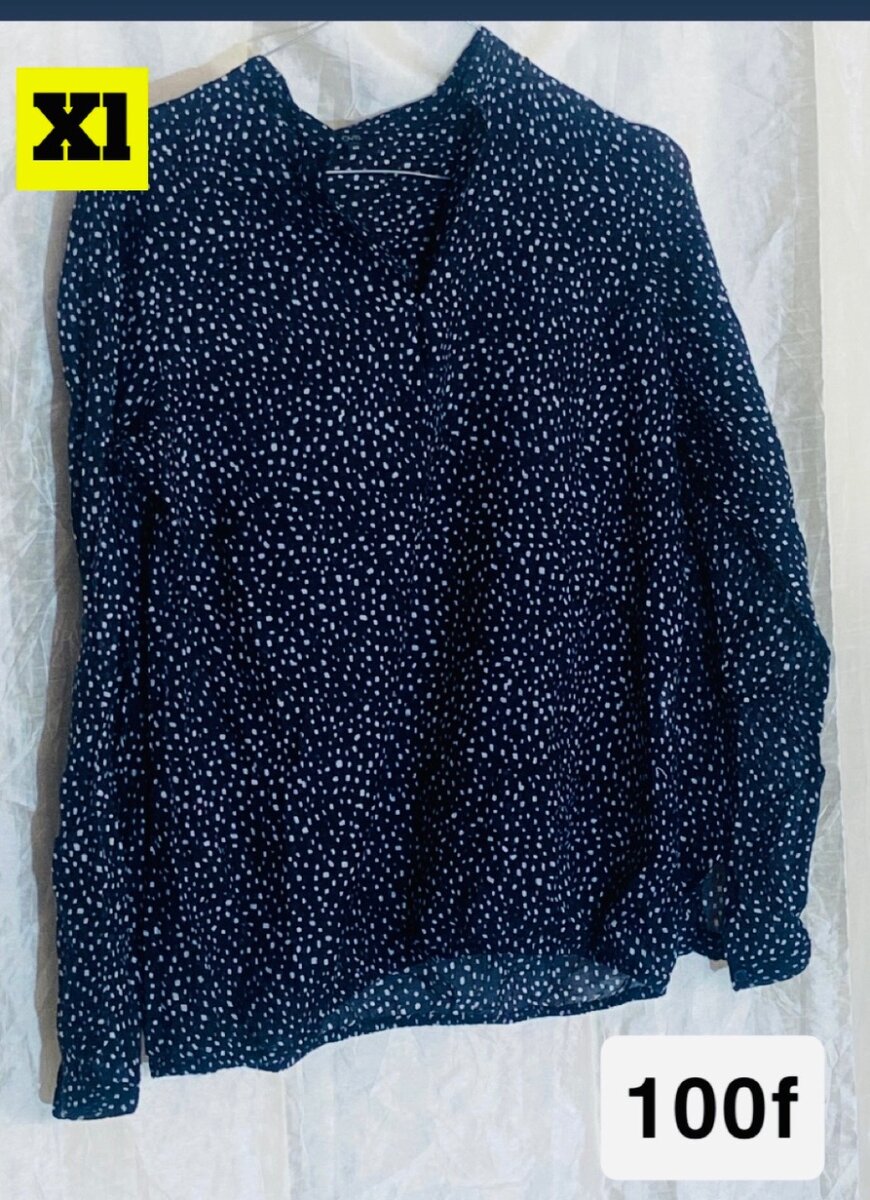 Haut simple et élégant