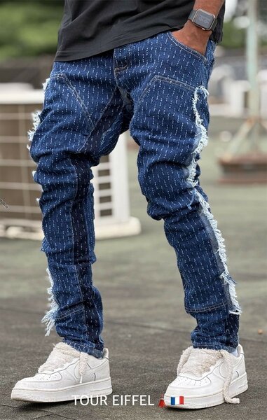 Jeans déchirés modernes