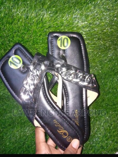 Ladies slippers