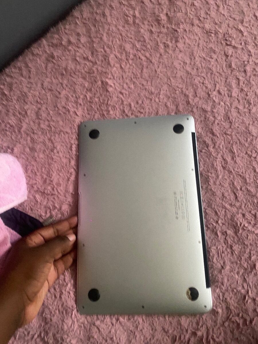 Apple laptop