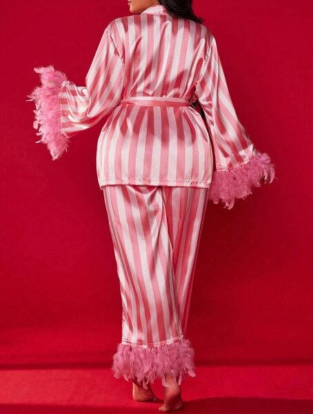 Pyjamas/sleep wear