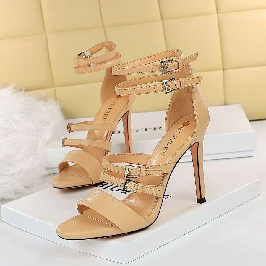 Ladies heel sandals