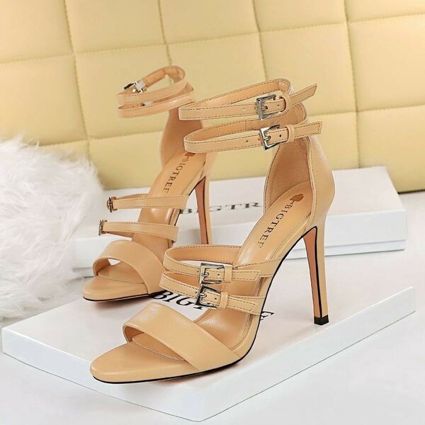 Ladies heel sandals