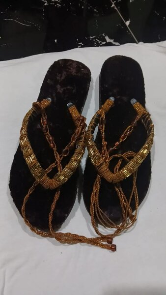 Weaving slippers in sandals mode