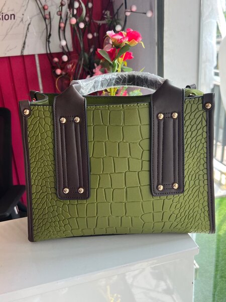 Hand bag