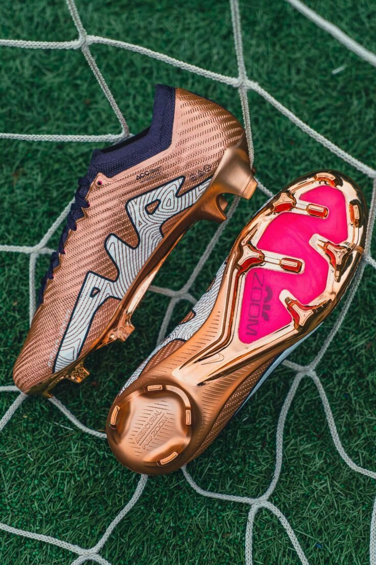 NIKE BOOTS