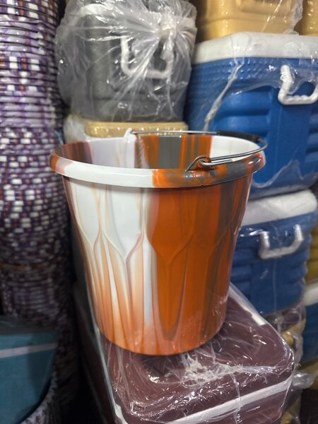 Seau coloré en plastique 15lit