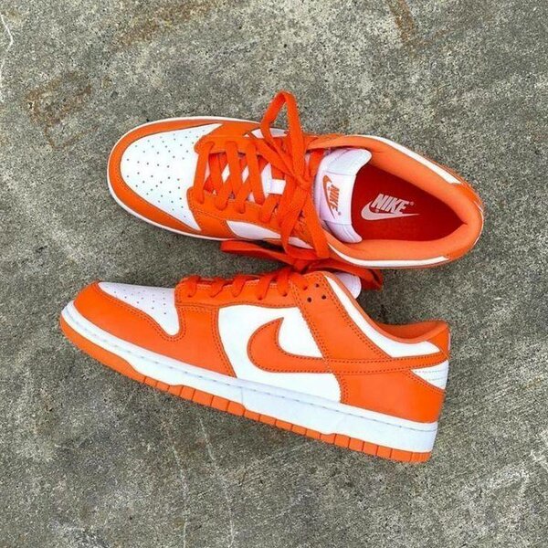 Baskets basses orange et blanches