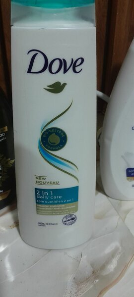 Shampoo soin 2-en-1 Dove