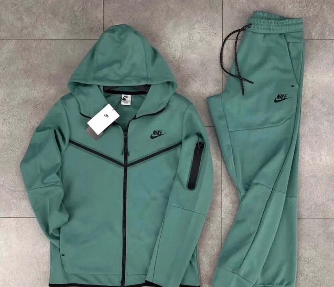 Ensemble de jogging Nike vert