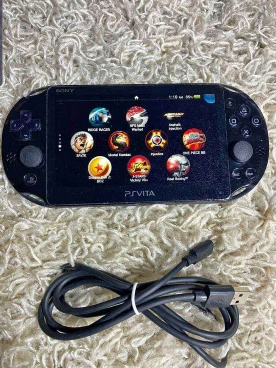 PS.VITA QUASI NEUF AVEC 20JEUX INSTALLÉ
