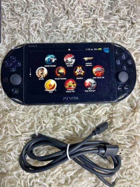 PS.VITA QUASI NEUF AVEC 20JEUX INSTALLÉ