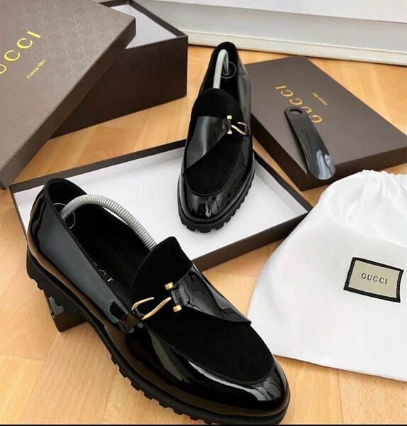 Shoe